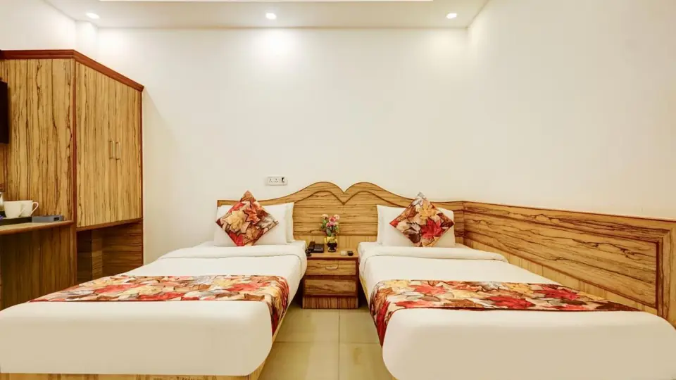 Deluxe Twin Room at Hindustan by Backpackers Heaven