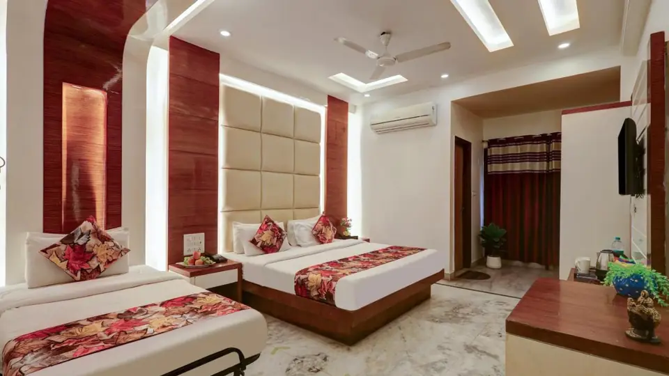 Superior Triple Room at Hindustan by Backpackers Heaven